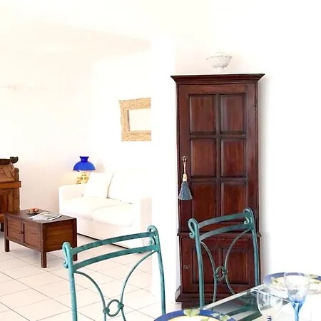 Apartment D'une A Florent Avec Terrasse Amenagee A 50 M De La Plage